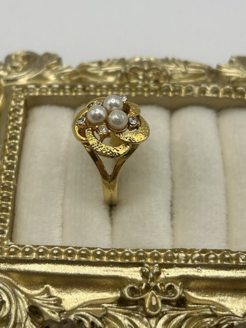 Vintage Cottagecore Faux Pearl Rhinestone Gold Tone Flower Ring Size 7 Romantic - Picture 11 of 16